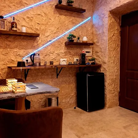 La Caverna Love hotel